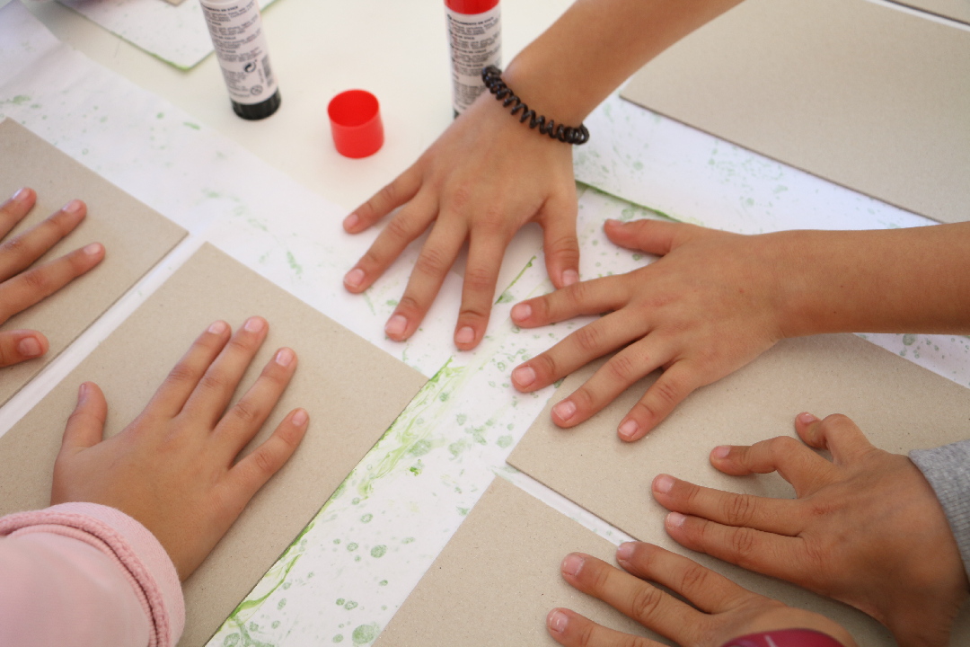 Cómo hacer papel reciclado fácil para niños - Granja Escuela Albitana -  Albitana